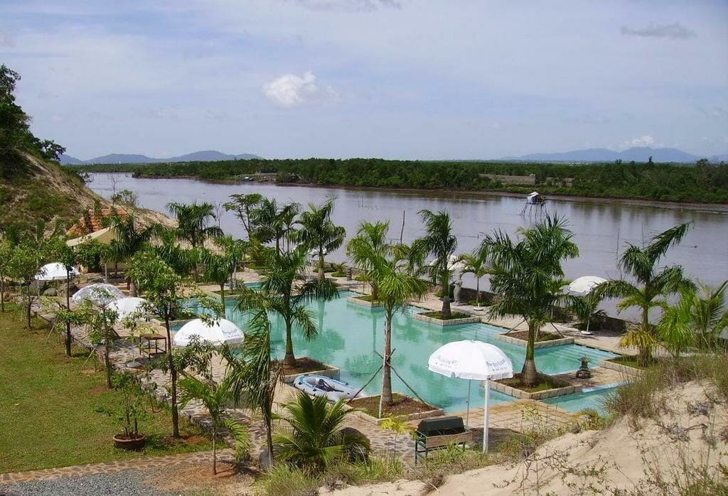 Resort hồ tràm