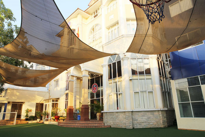 truong quoc te quan 22