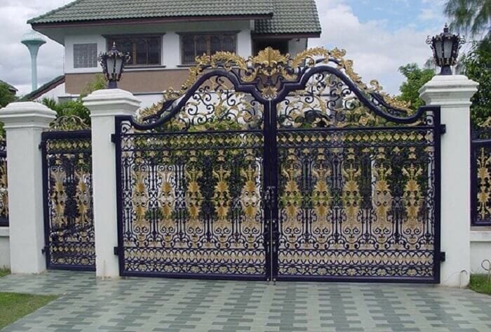 Cổng nhà nên mở ra hay mở vào