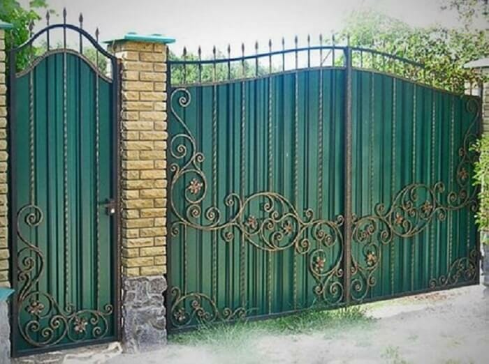 Cổng nhà nên mở ra hay mở vào