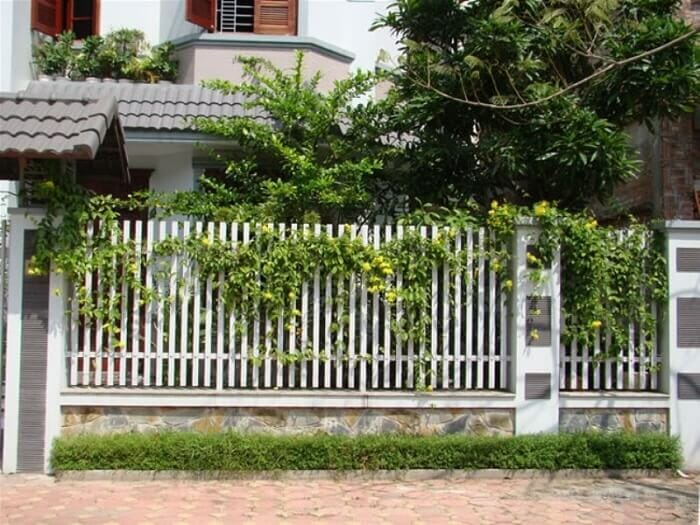 Đường đâm vào hông nhà