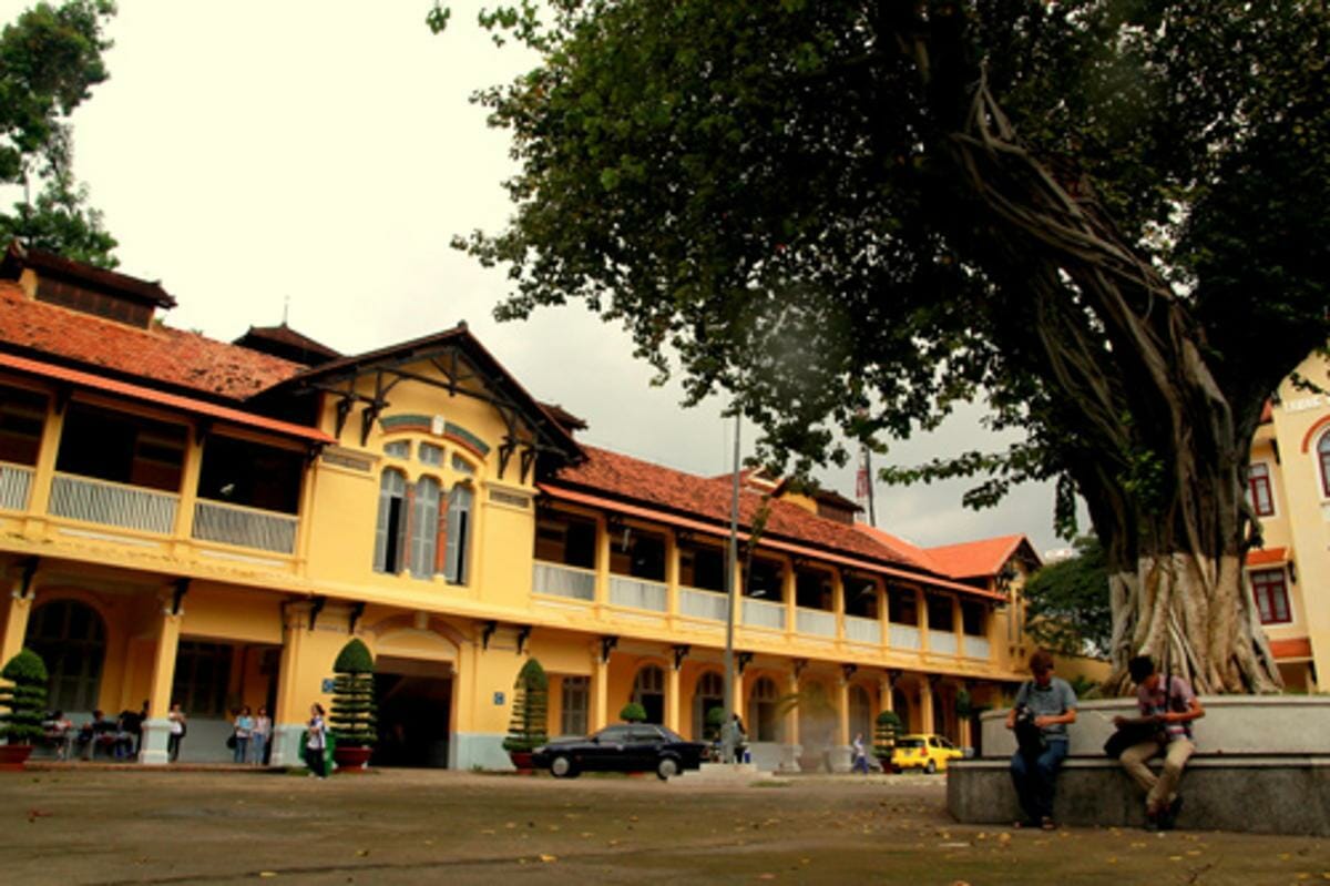 nhung ngoi truong co tuoi tho cao nhat tai viet nam