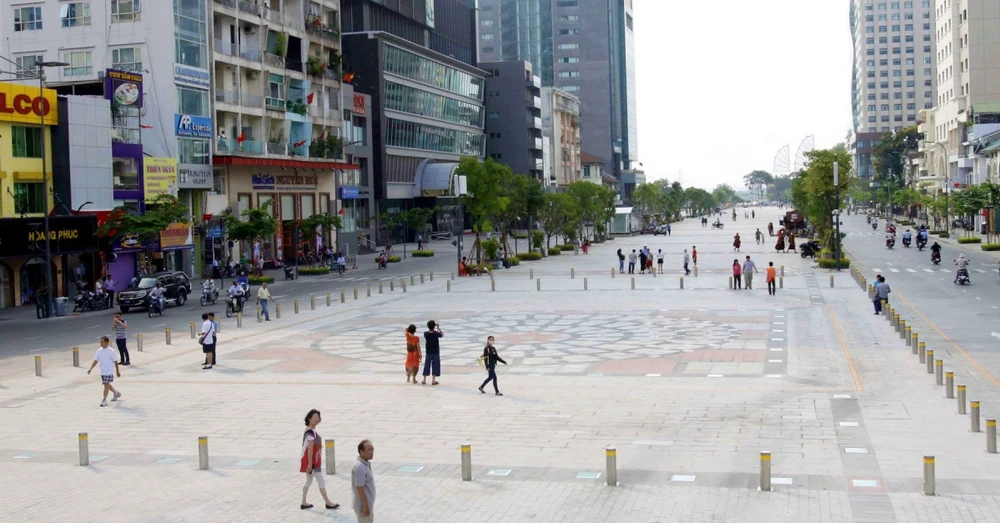 Phố đi bộ Nguyễn Huệ